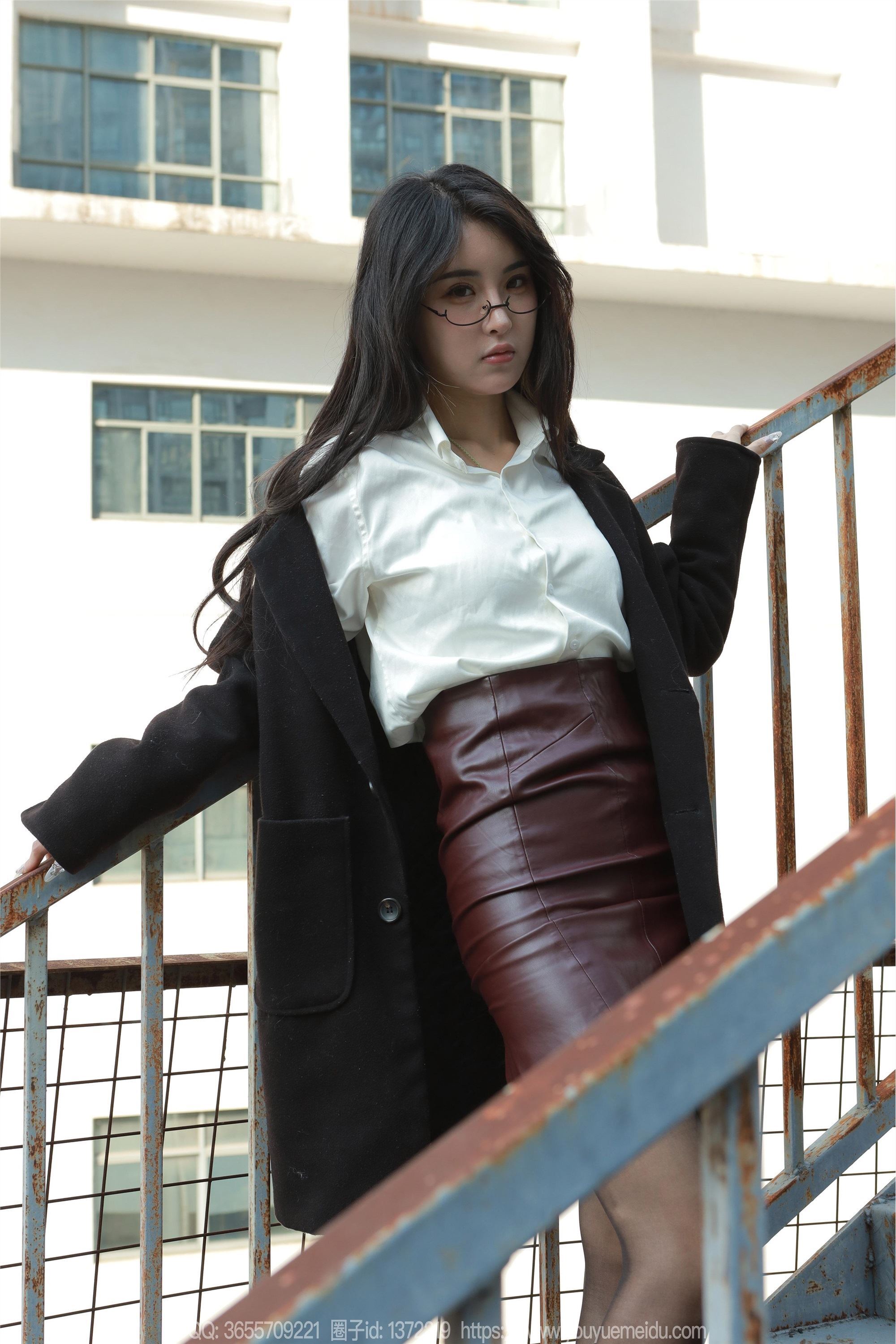 IESS异思趣向  2024.12.22 丝享家 1930 小宝《眼镜美女》